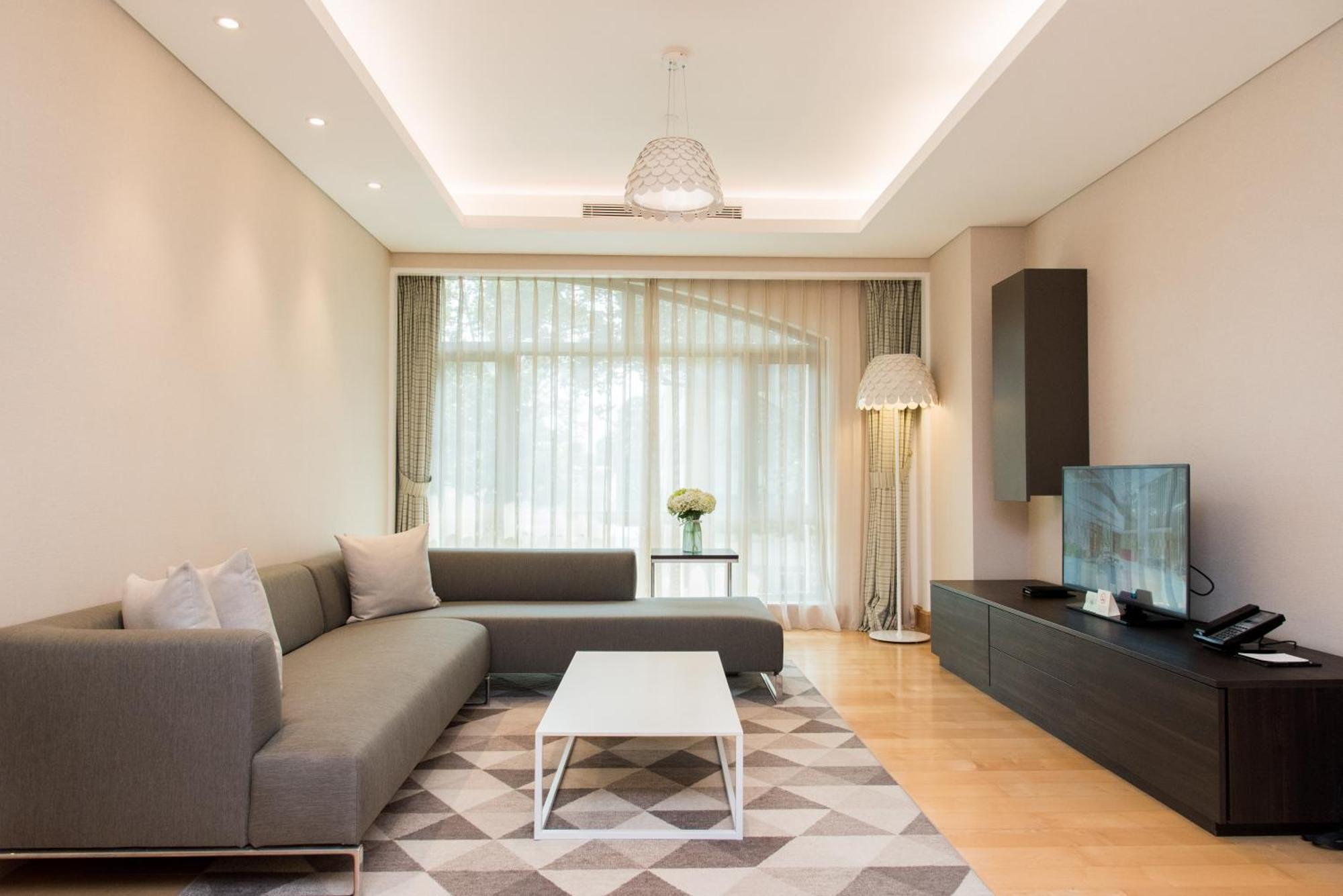 Sherwood Suites Хошимін Екстер'єр фото